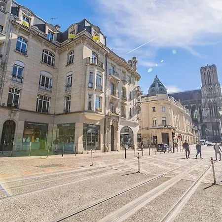 Appartement Le Luxe Au Pied De La Cathedrale Cours Langlet Reims